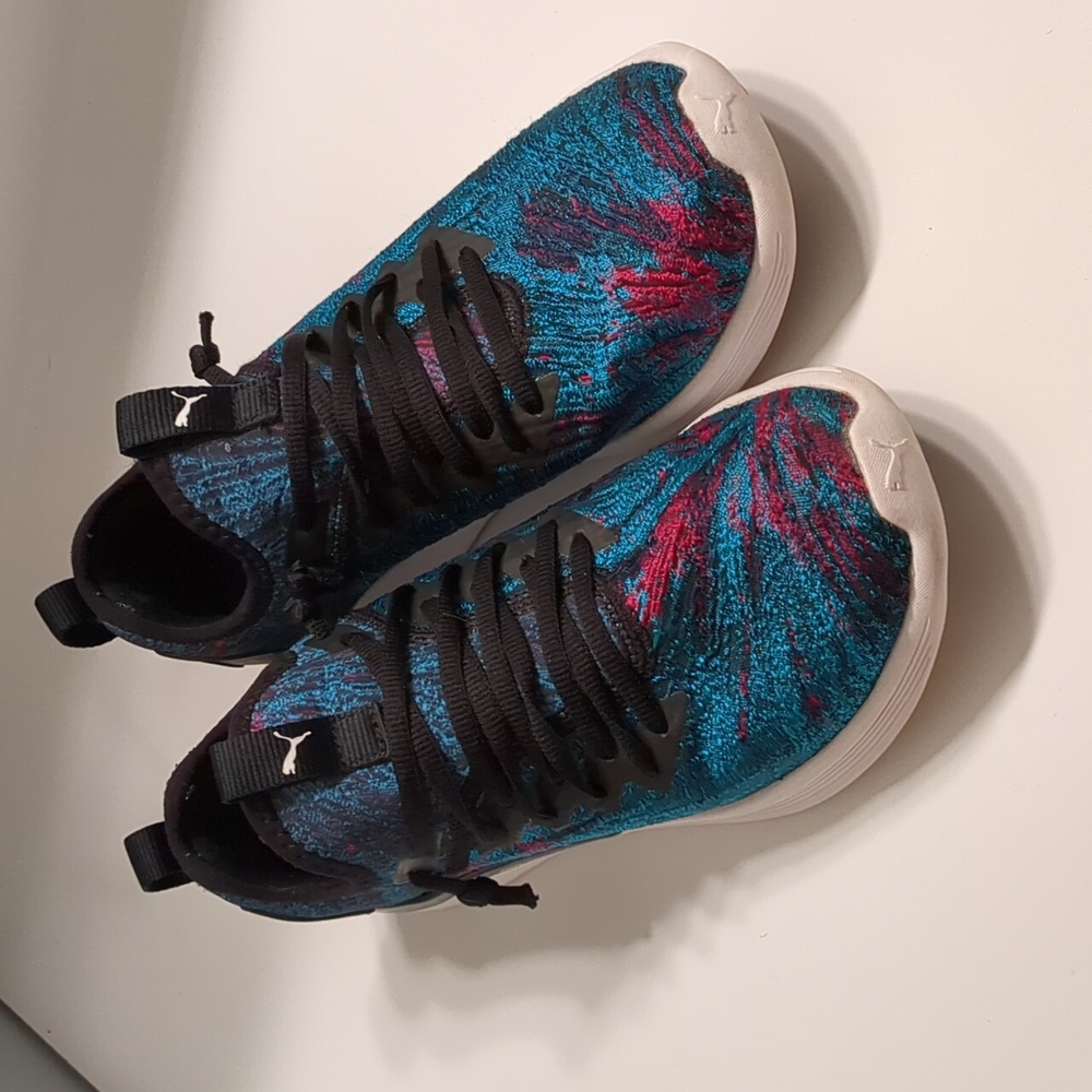 Puma embroidered sneakers, size 9
